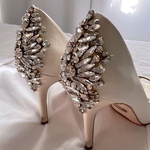 BADGLEY MISCHKA
Nilla Embellished Peep-Toe Evening Pumps